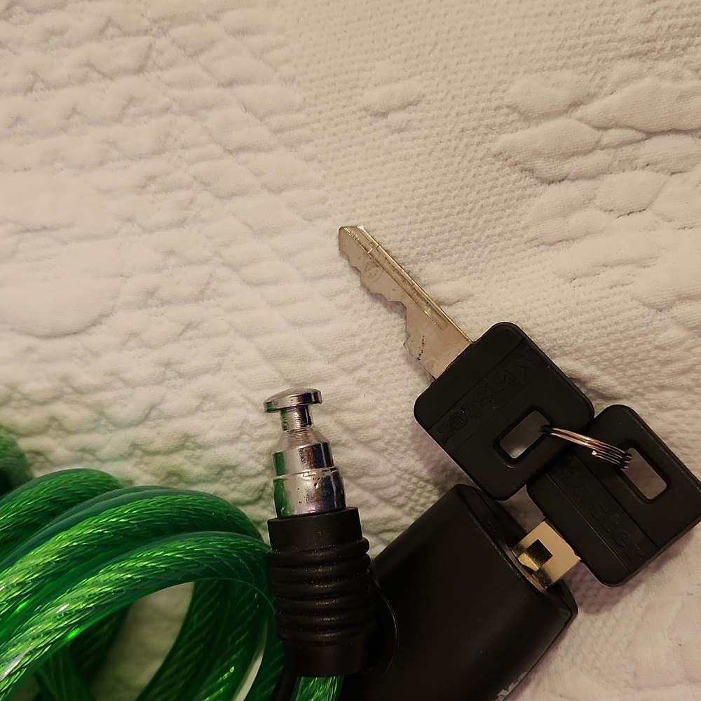 Master Lock Green Cable Lock - Picture 3 of 3